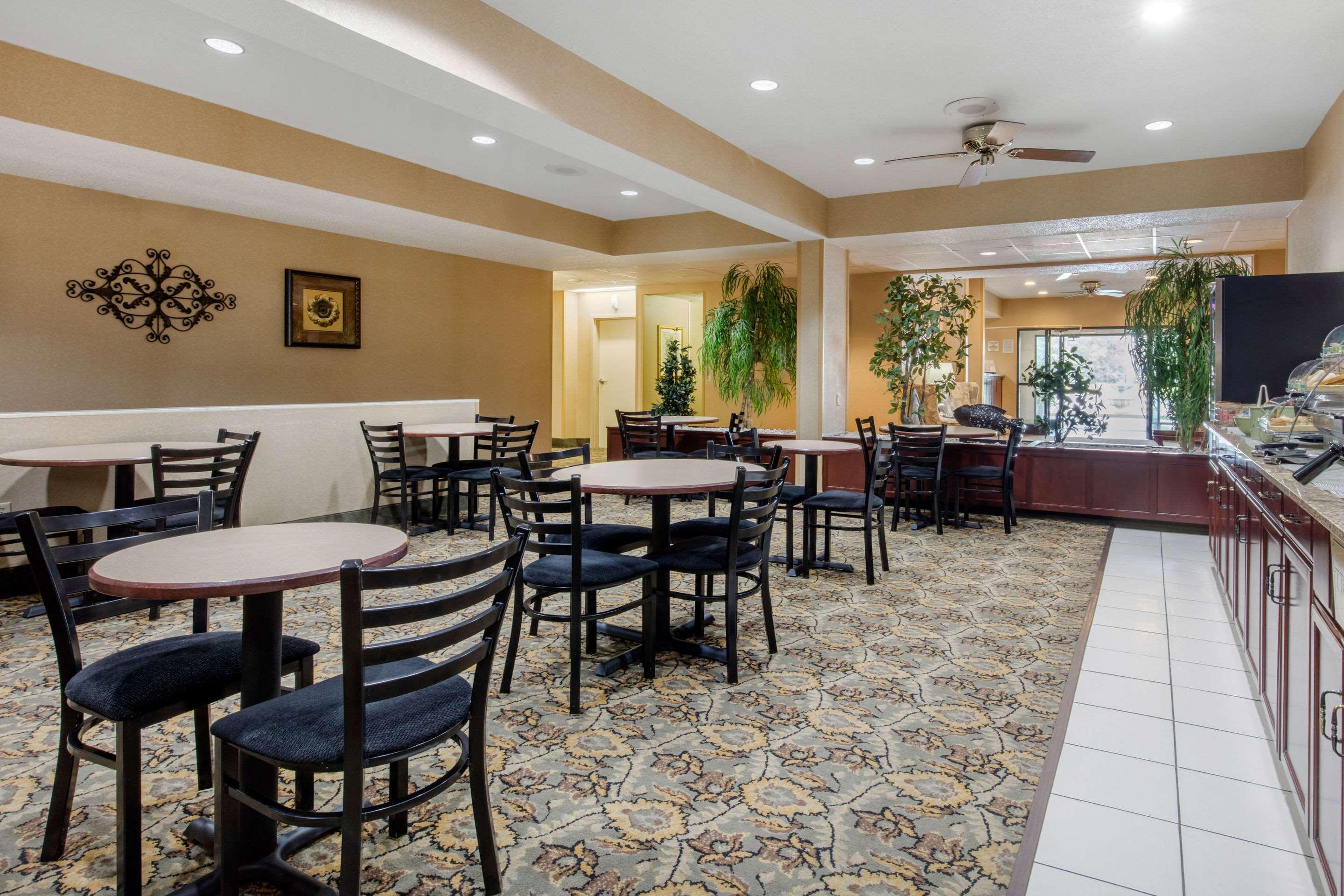 Quality Inn&Suites Benton - Draffenville Extérieur photo