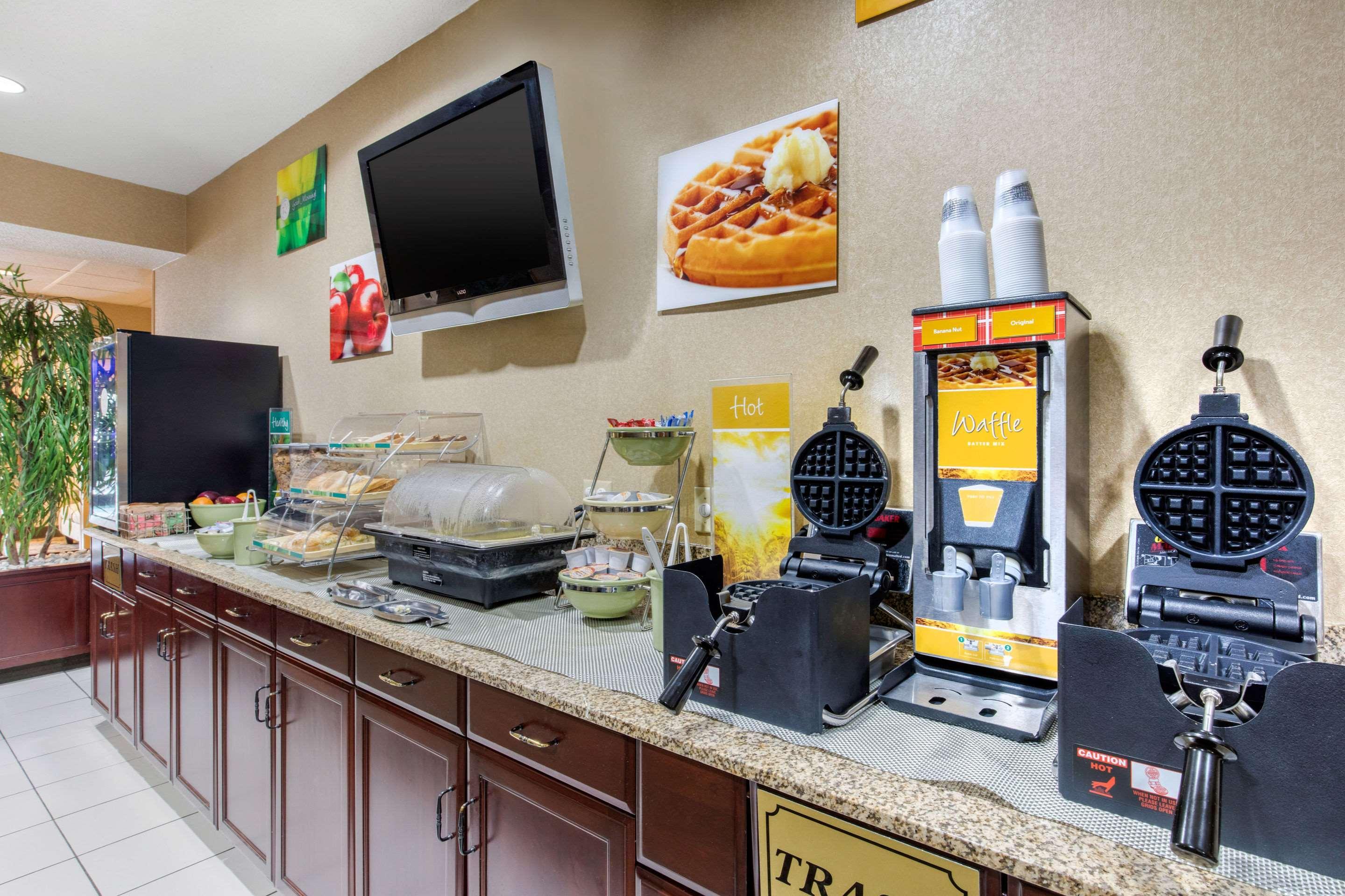 Quality Inn&Suites Benton - Draffenville Extérieur photo