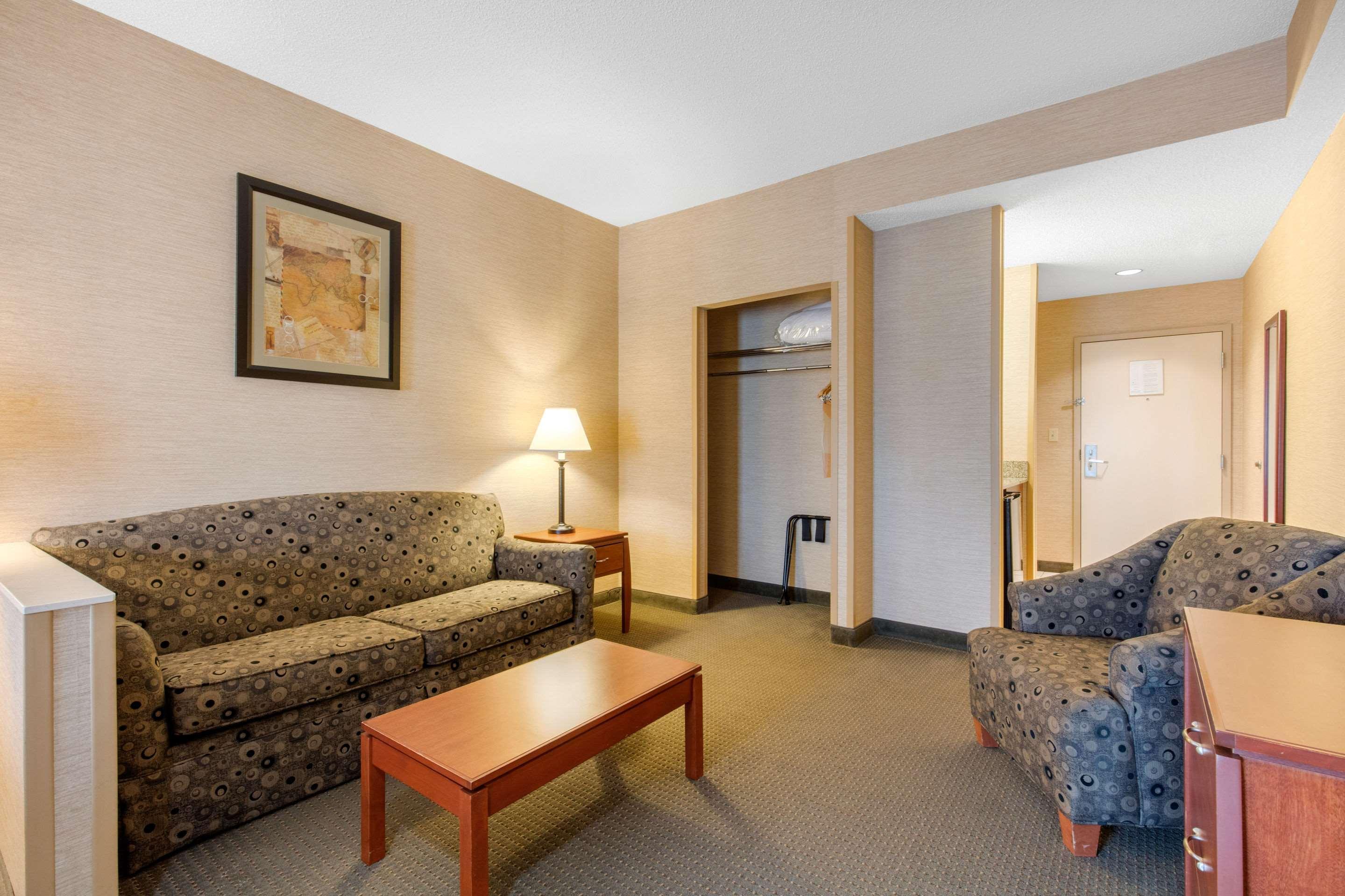 Quality Inn&Suites Benton - Draffenville Extérieur photo